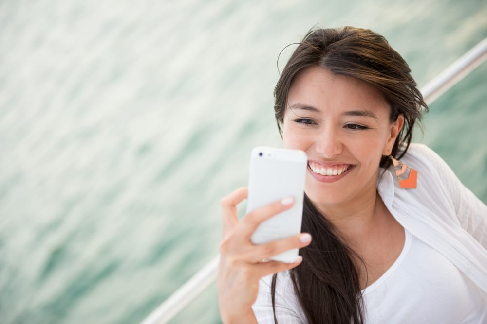 [woman looking at her cellphone]